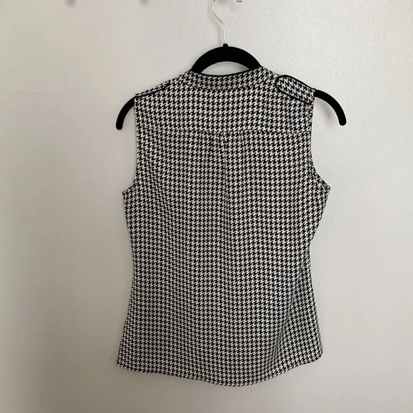 2/$30 🖤 Banana republic top 🖤 houndstooth 🖤 size 2p - Picture 2 of 6